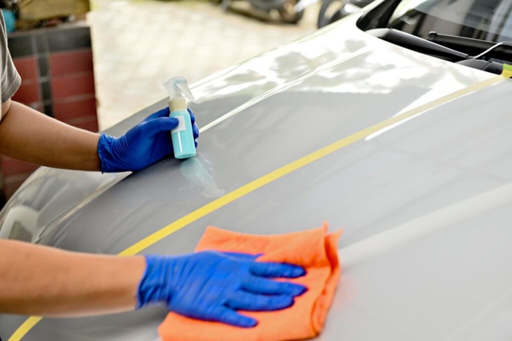 Decydując się na ceramiczną powłokę, nie tylko zwiększasz atrakcyjność swojego samochodu, ale również jego wartość rynkową